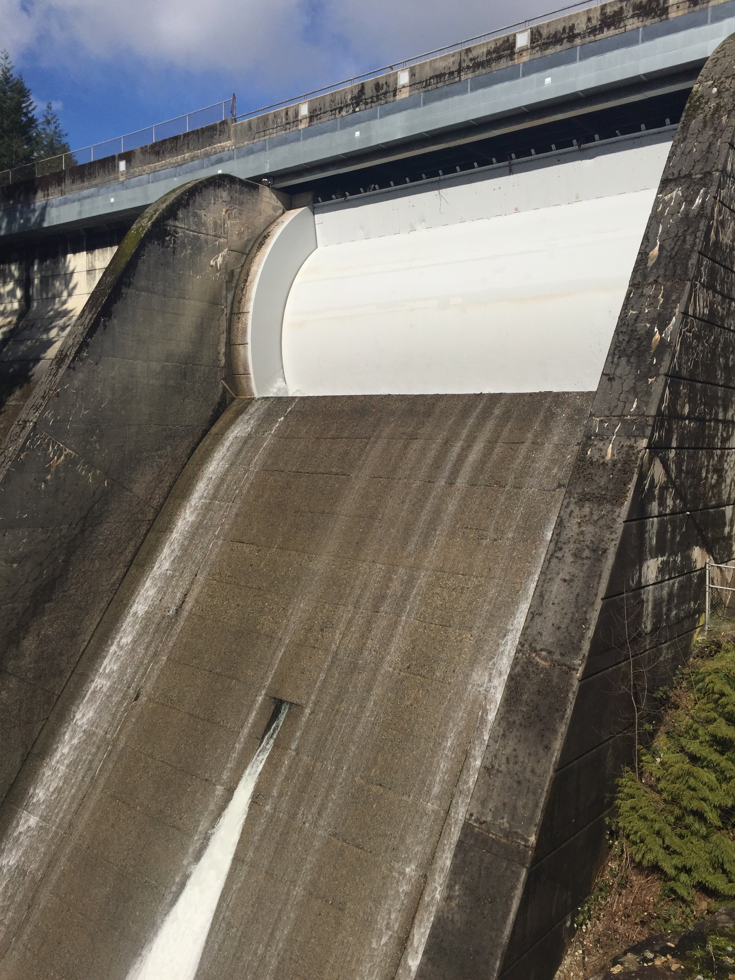 Cleveland Dam drum gate with limited "leak" spills only.
